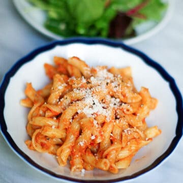 Pasta with No-Cook Tomato Sauce